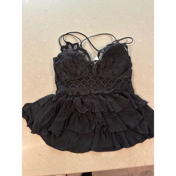 Zenana Outfitters Tops - Zenana Black Lace Ruffle Cami Top Sleeveless Blouse Women's Size L